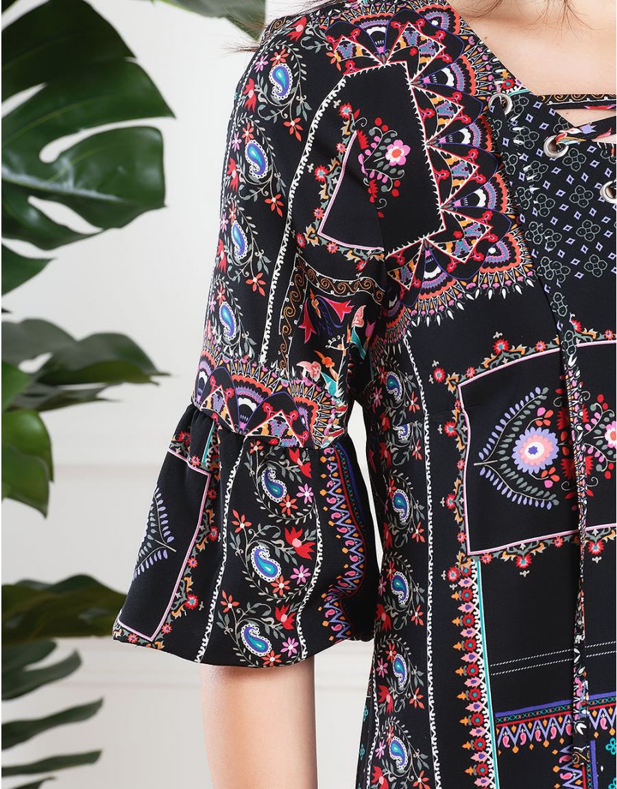 Blouse noire et violette