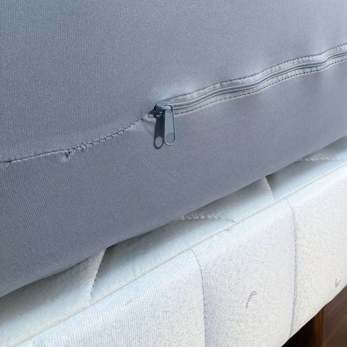 Housse de matelas intégrale (140 x 190 cm) Emeline Gris clair