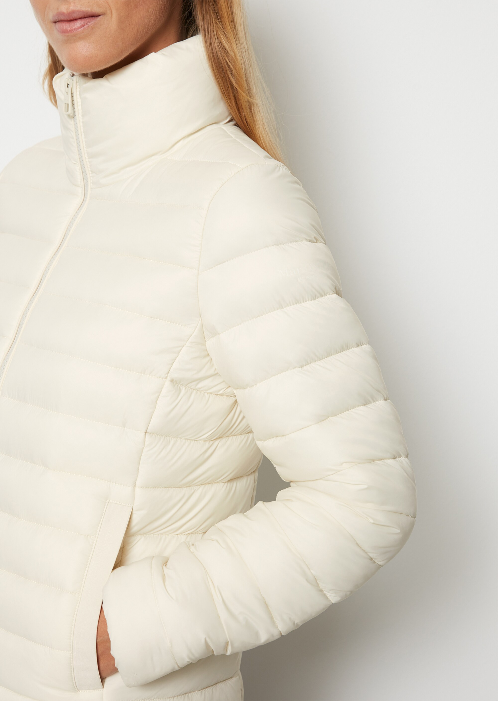 Steppjacke fittedmit wasserabweisender Oberfläche