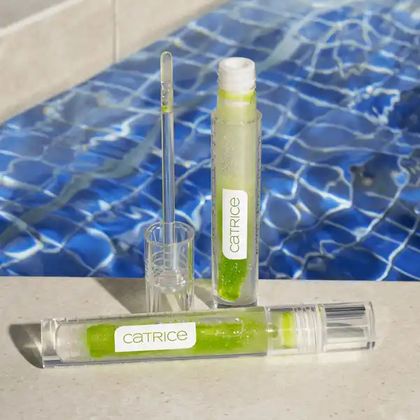 POOLSIDE OF LIFE Bi-Phase Lip Oil C01 Under Palm Trees