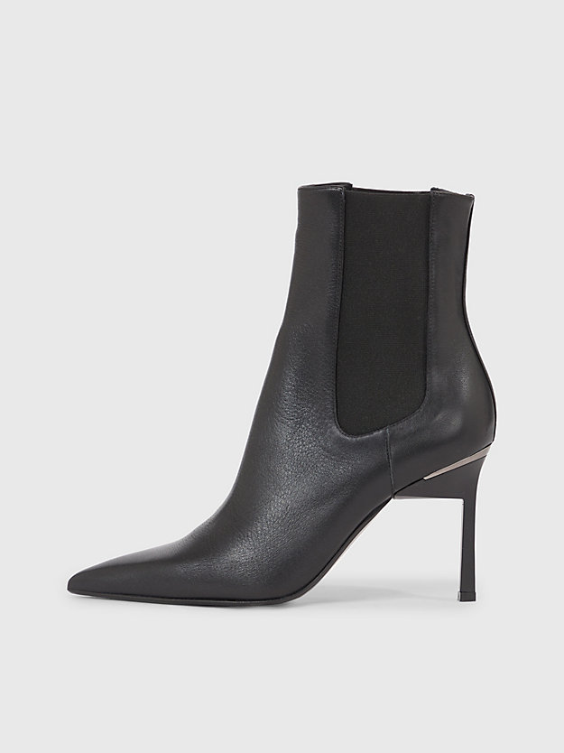 Botas de tornozelo em couro com salto agulha