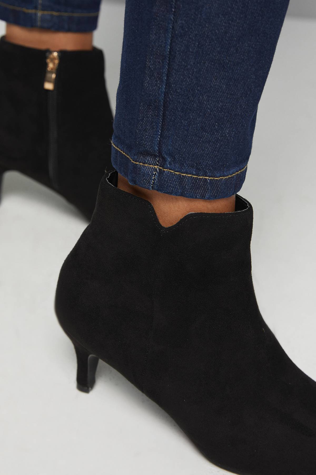 Wallis Bottines à Talon Chaton Pointues en synthétique Alma Coupe Large