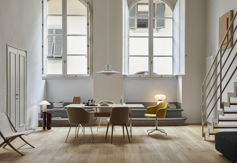 &tradition Pavilion AV19 tafel 200x90 zwart onderstel, zwart eiken