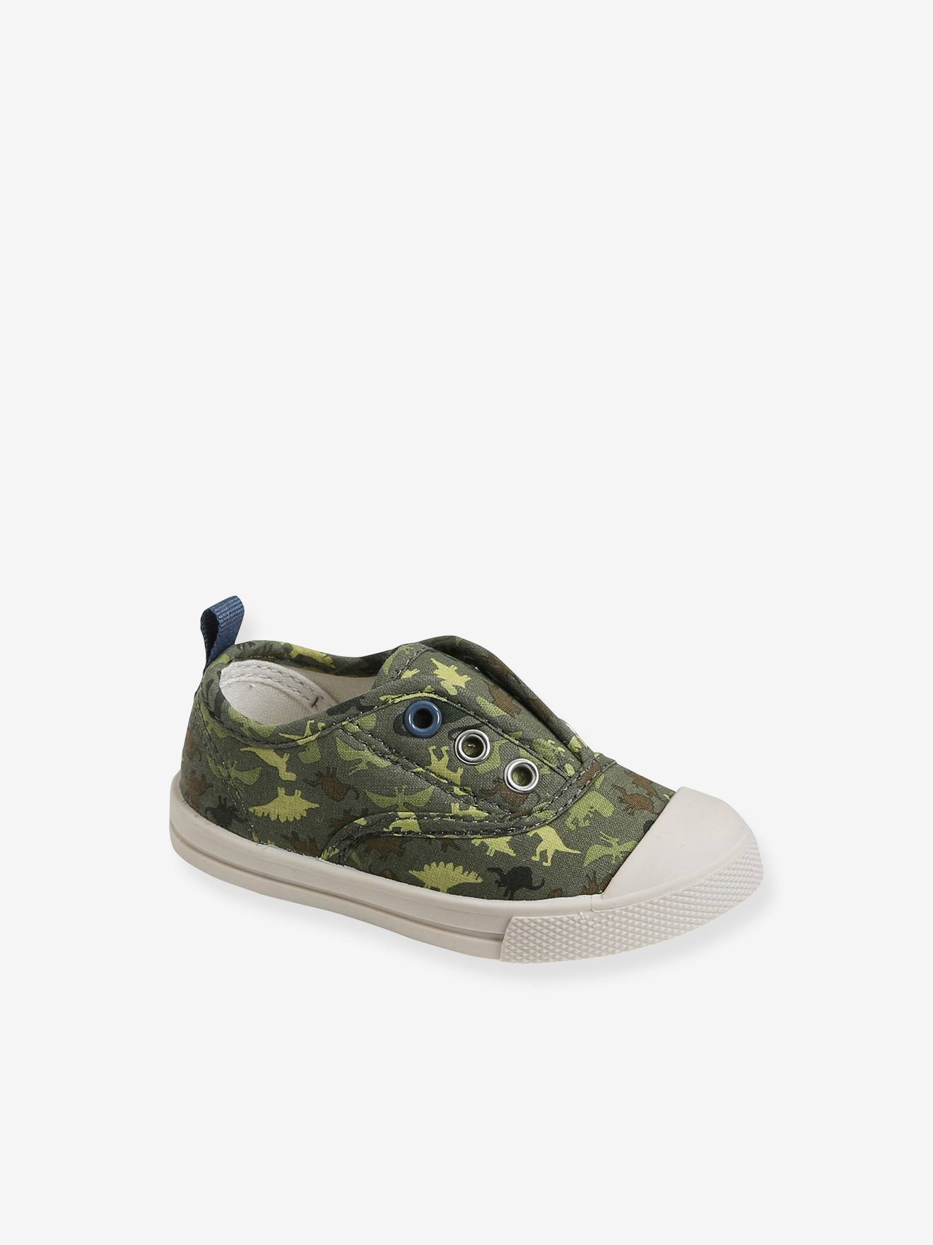 Tênis infantil masculino tamanho médio verde estampado com tiras elásticas de tecido.
