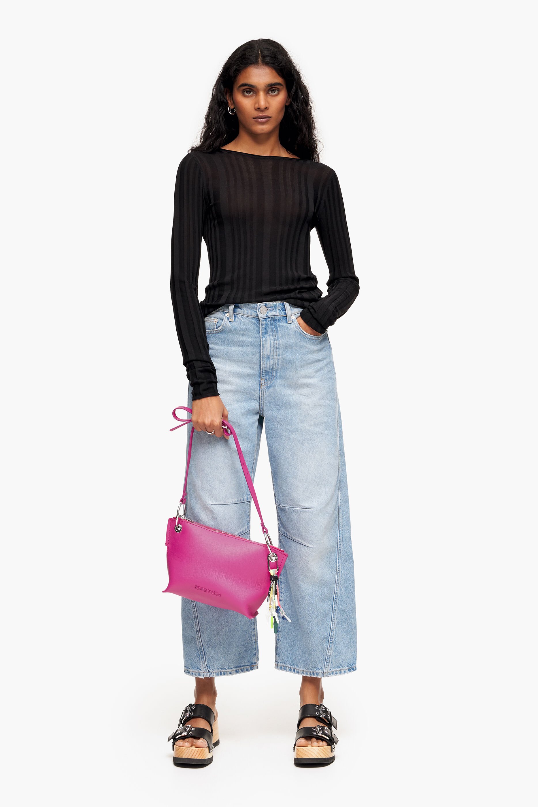 Bolsa trapezoidal M em couro fúcsia