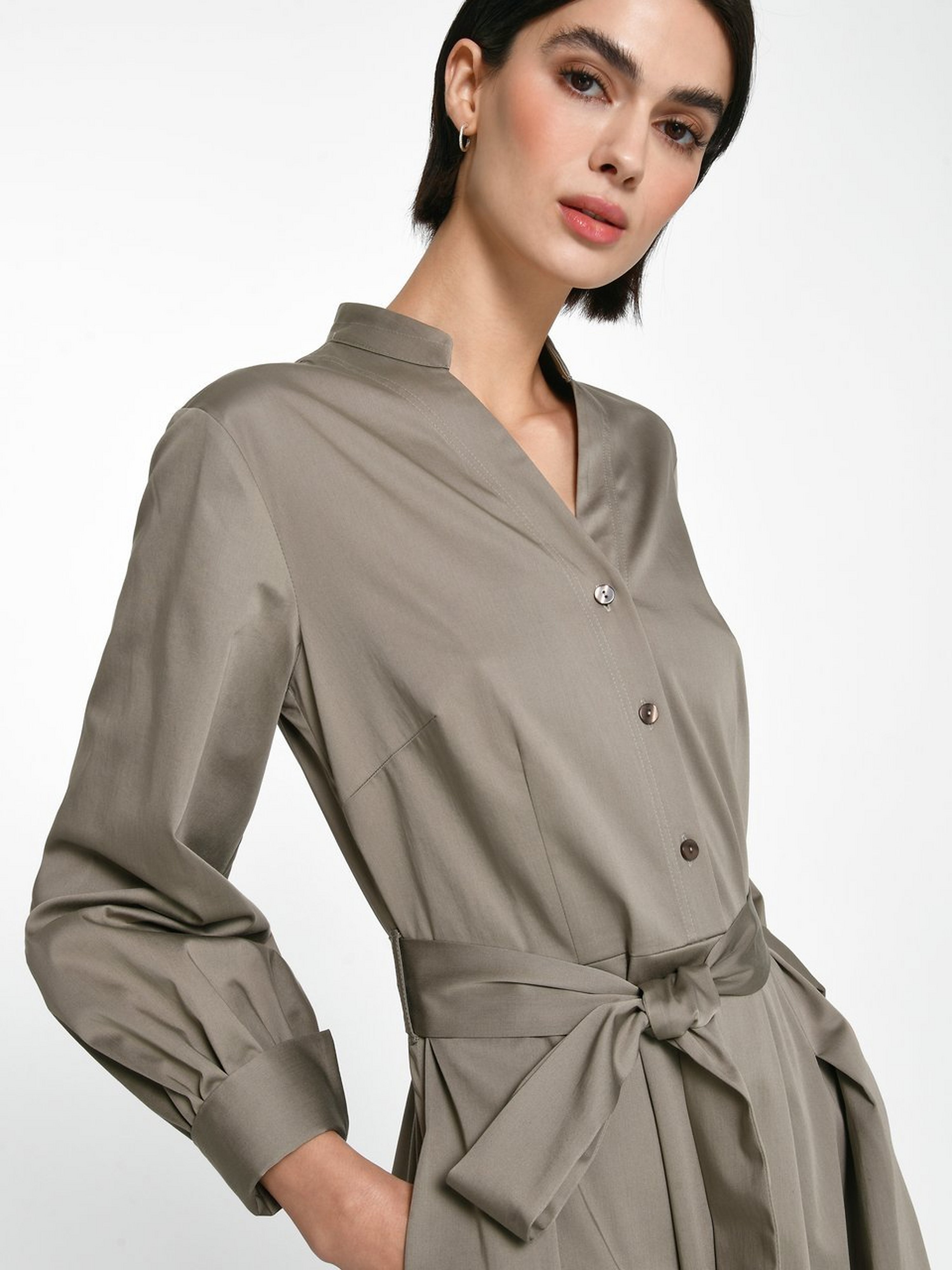 Kleid mit Stehkragen