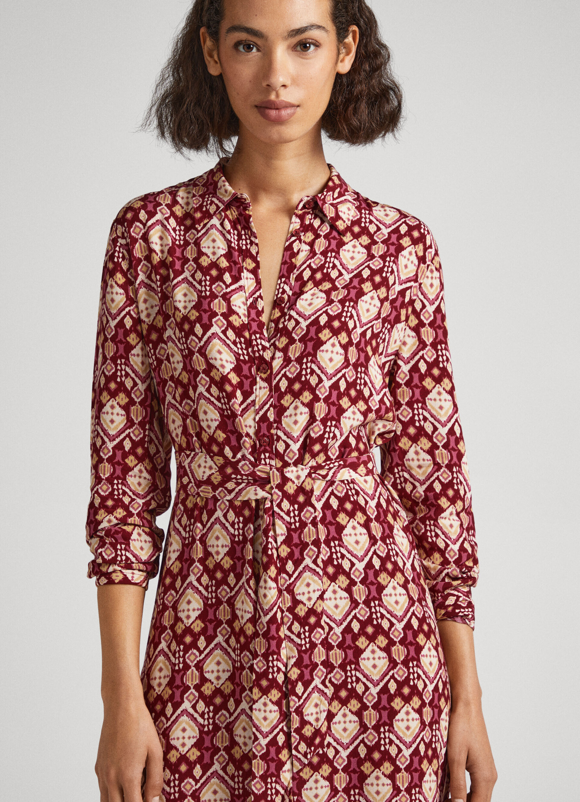 VESTIDO COM ESTAMPA ORNAMENTAL - multicolorido
