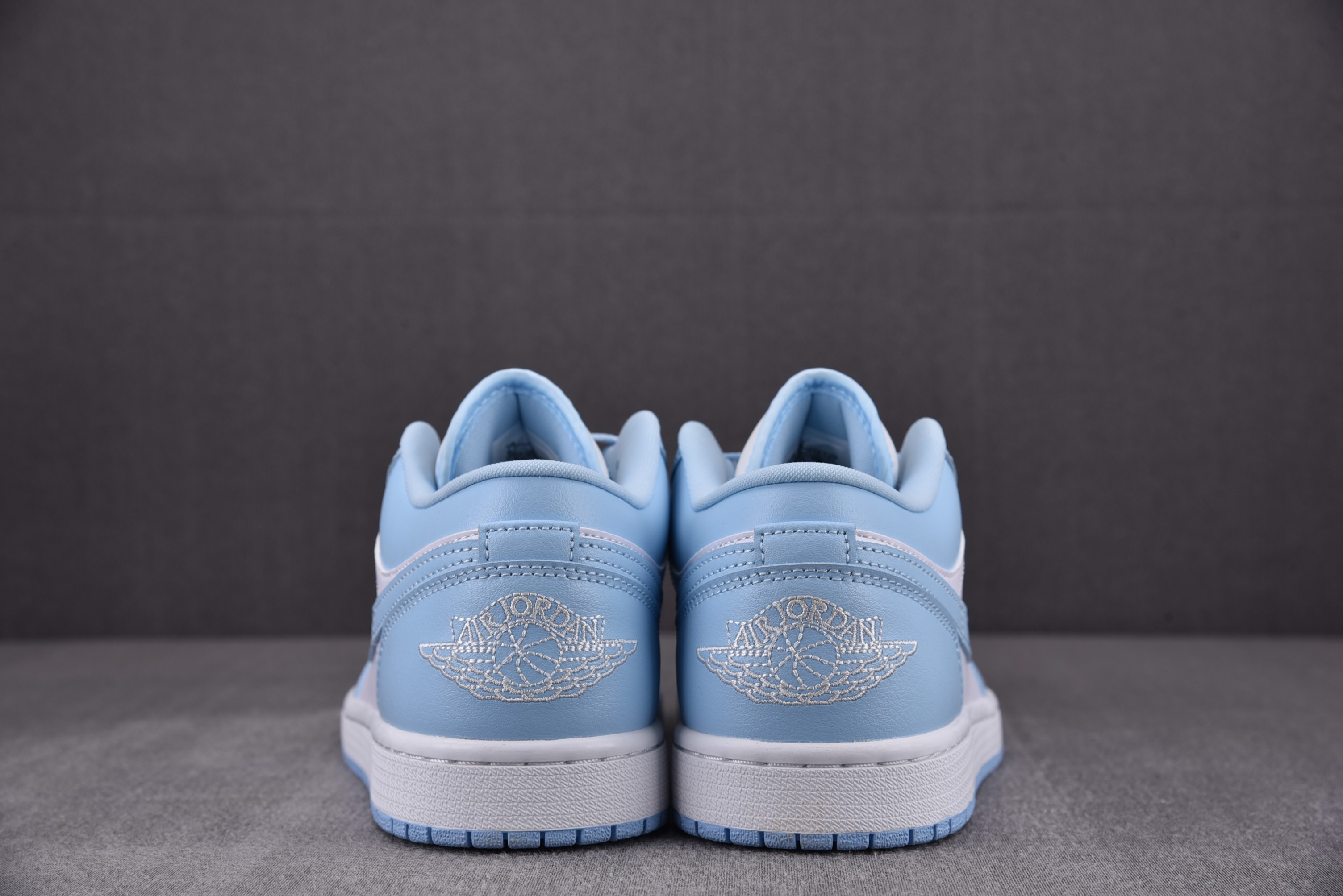 Jordan 1 Low Aluminum (Women Size!!)
