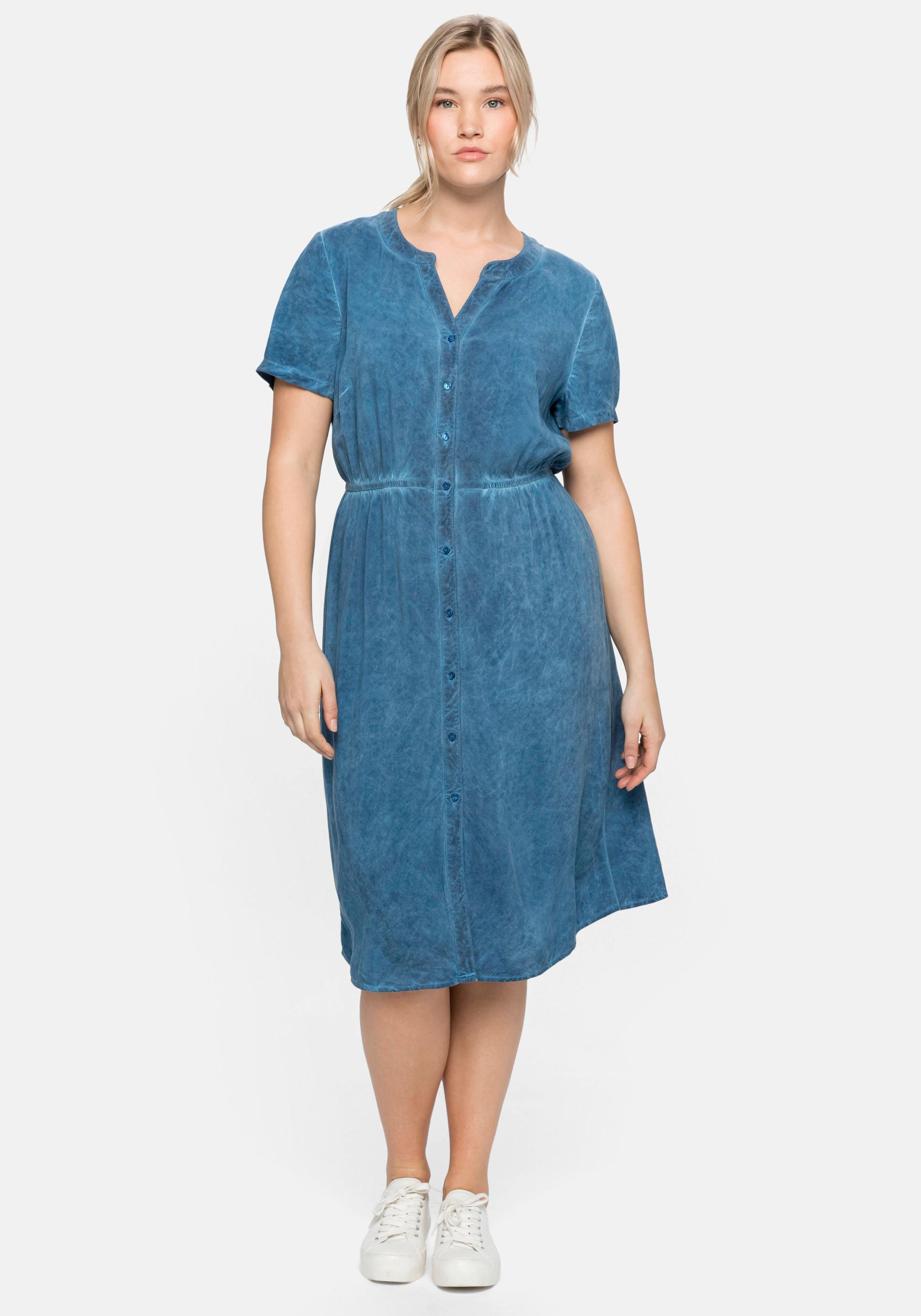 Kleid mit V-Schlitz, in Oil-dyed-Waschung