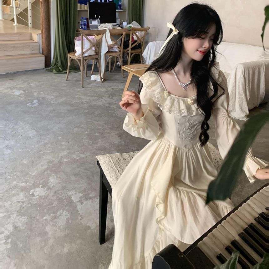 Nebbia - Asymmetrische maxi-A-lijnjurk met lange mouwen en ruches