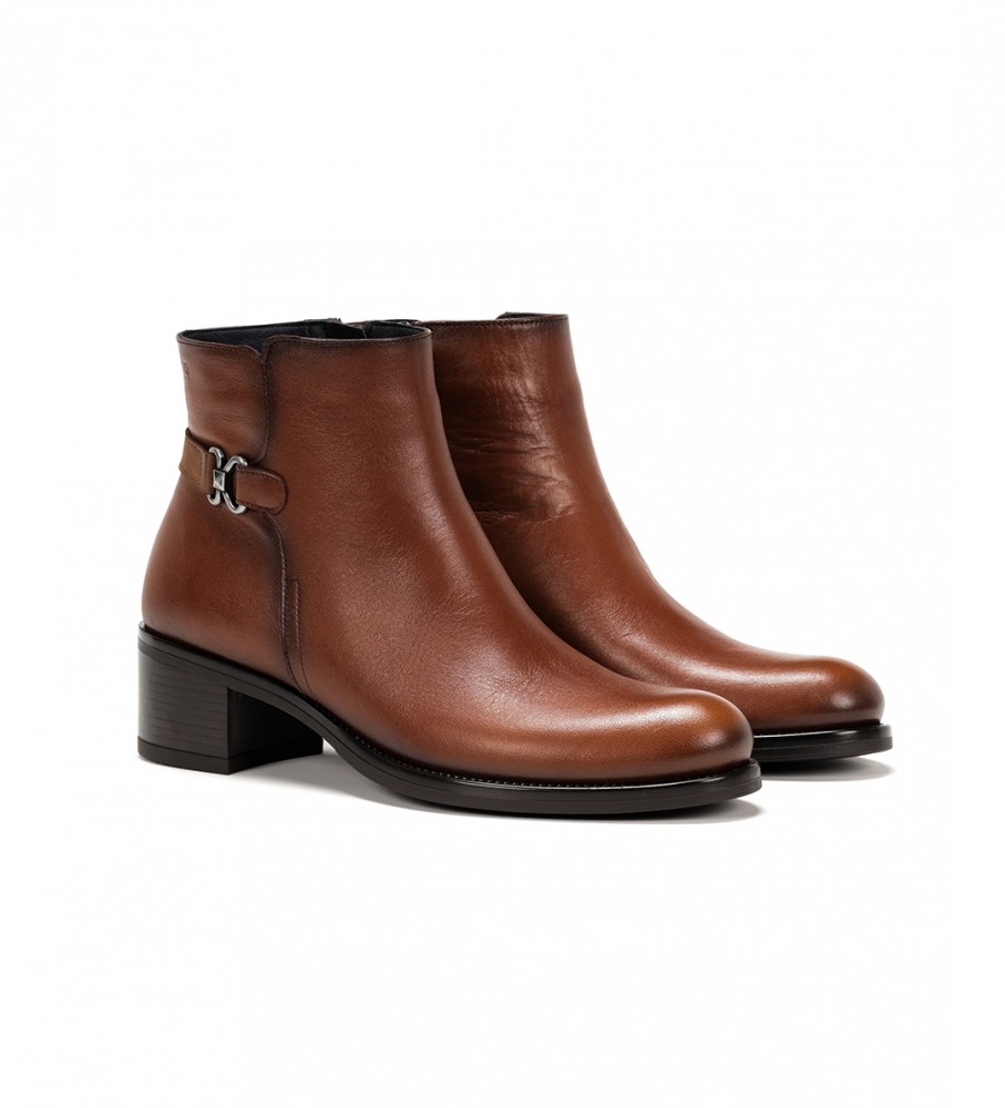 Botas de cano curto Dorking by Fluchos Chiara D8966 em couro marrom - salto de 5 cm -