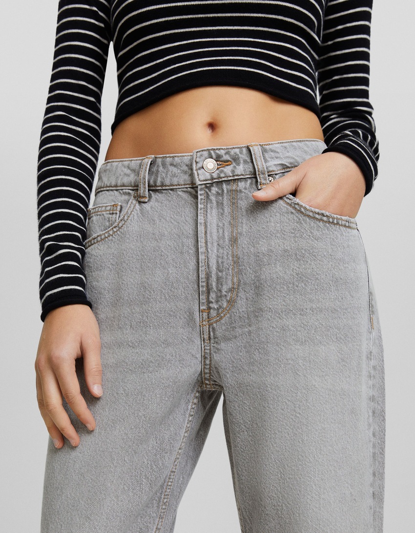 calça jeans de mãe
