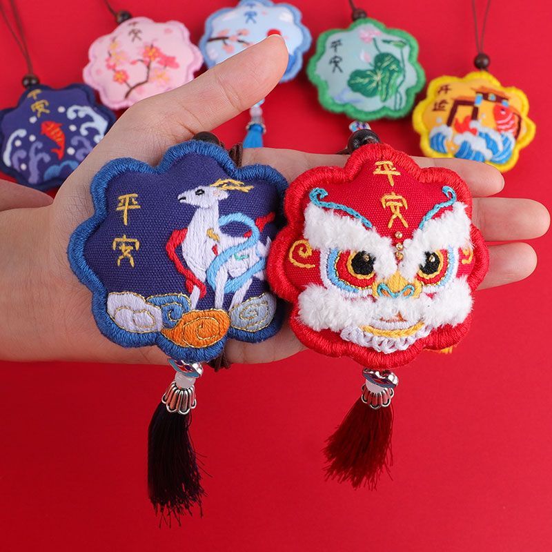 Embroidery Kingdom - Retro Amulet Borduur DIY Kit