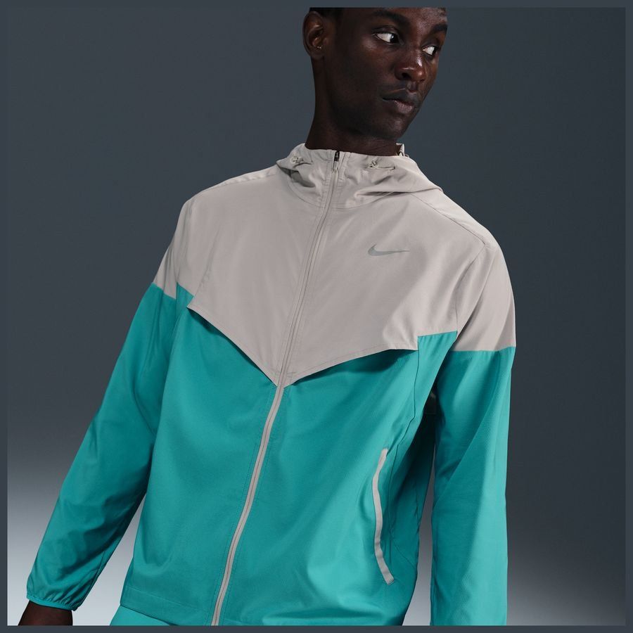 Nike Impossibly Light Windrunner