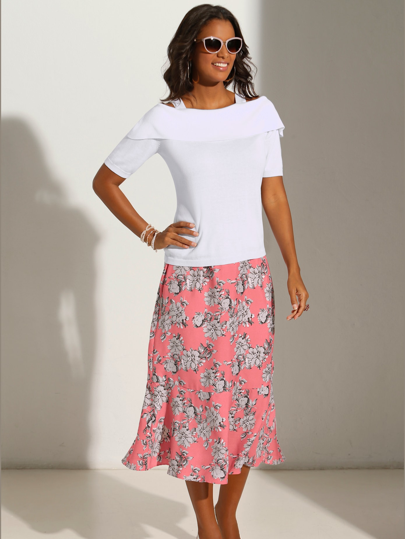 Pull en tricot jersey encolure carmen avec bretelles