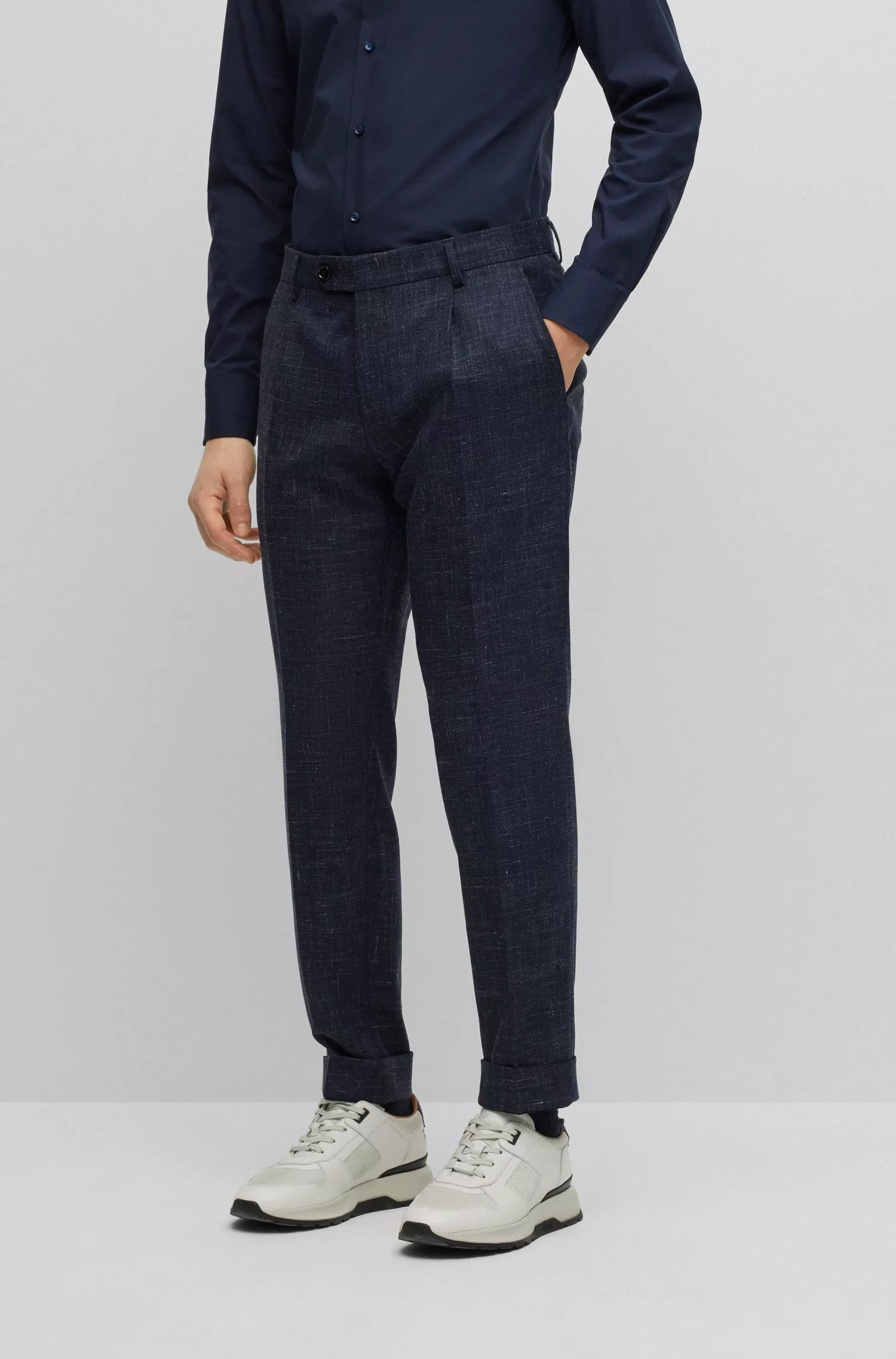 Terno BOSS preto slim fit em mistura de lã estampada