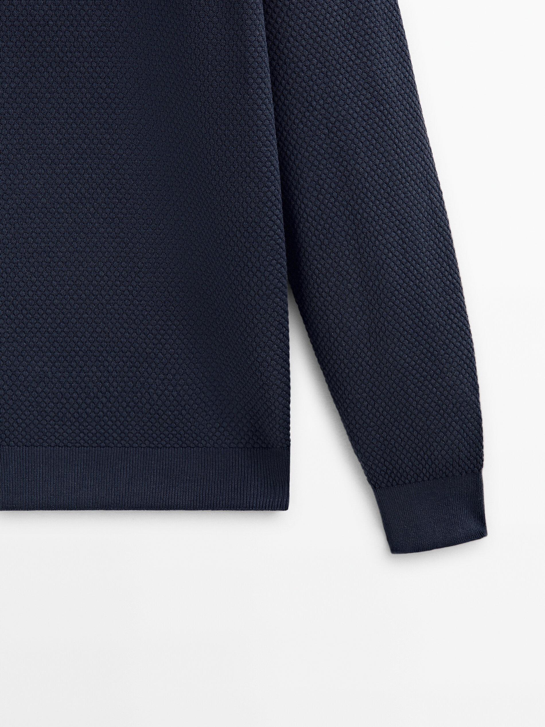 Camisa de malha com estrutura arredondada nas costas - AZUL MARINHO