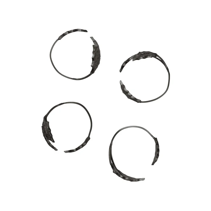 Ferm Living - Holly Leaf Serviettenring, Messing schwarz (4er-Set)