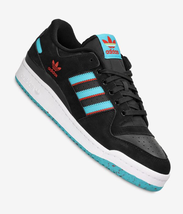 adidas Skateboarding Forum 84 Low ADV Schuh (core black bogold scarlet)