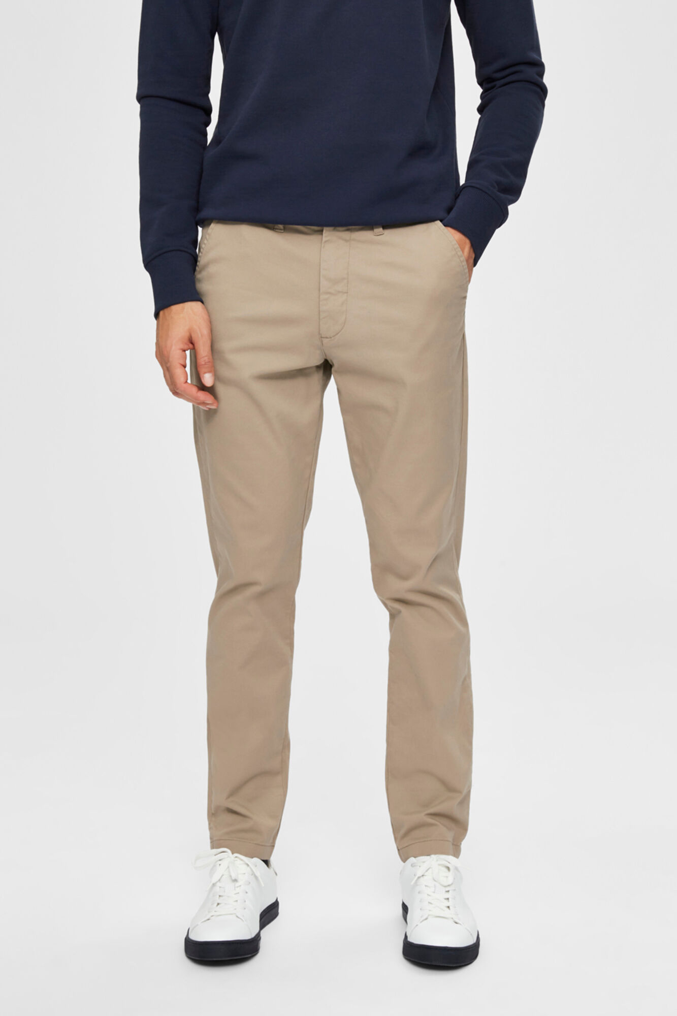Calça chino Slim Fit de corte amplo - Marrom