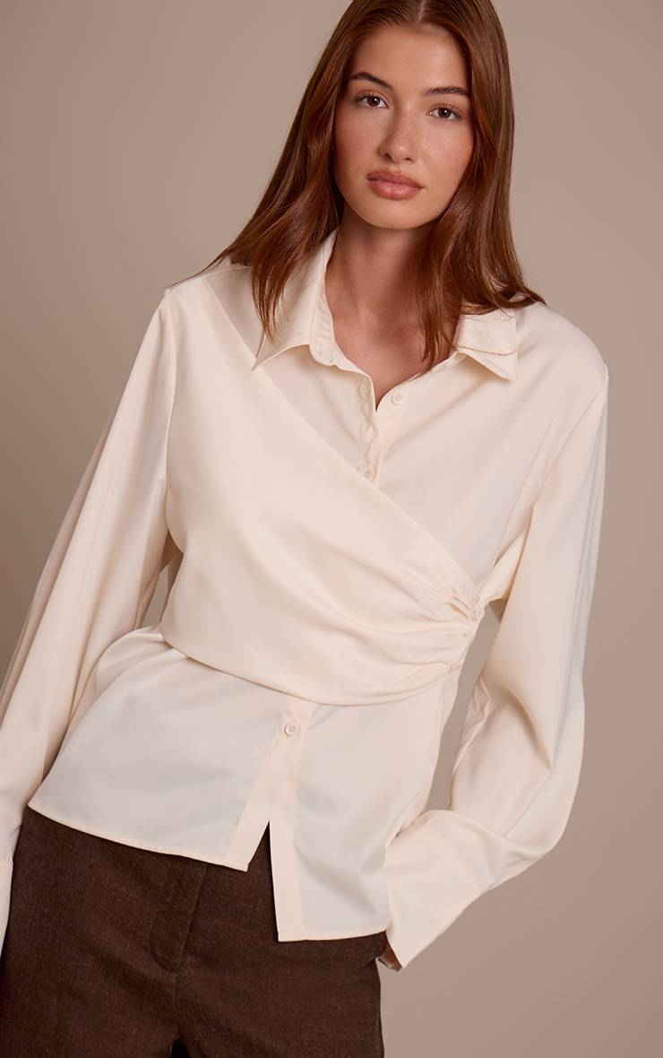 Crème Chemise À Manches Longues En Satin Avec Détail Drapé