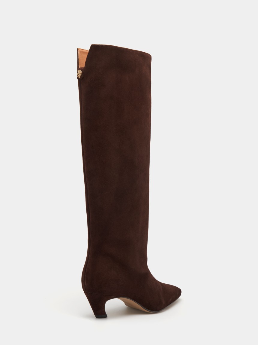 Bota de cano alto em pele