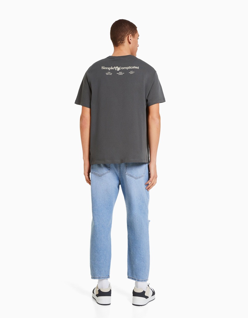Calça jeans folgada com rasgos