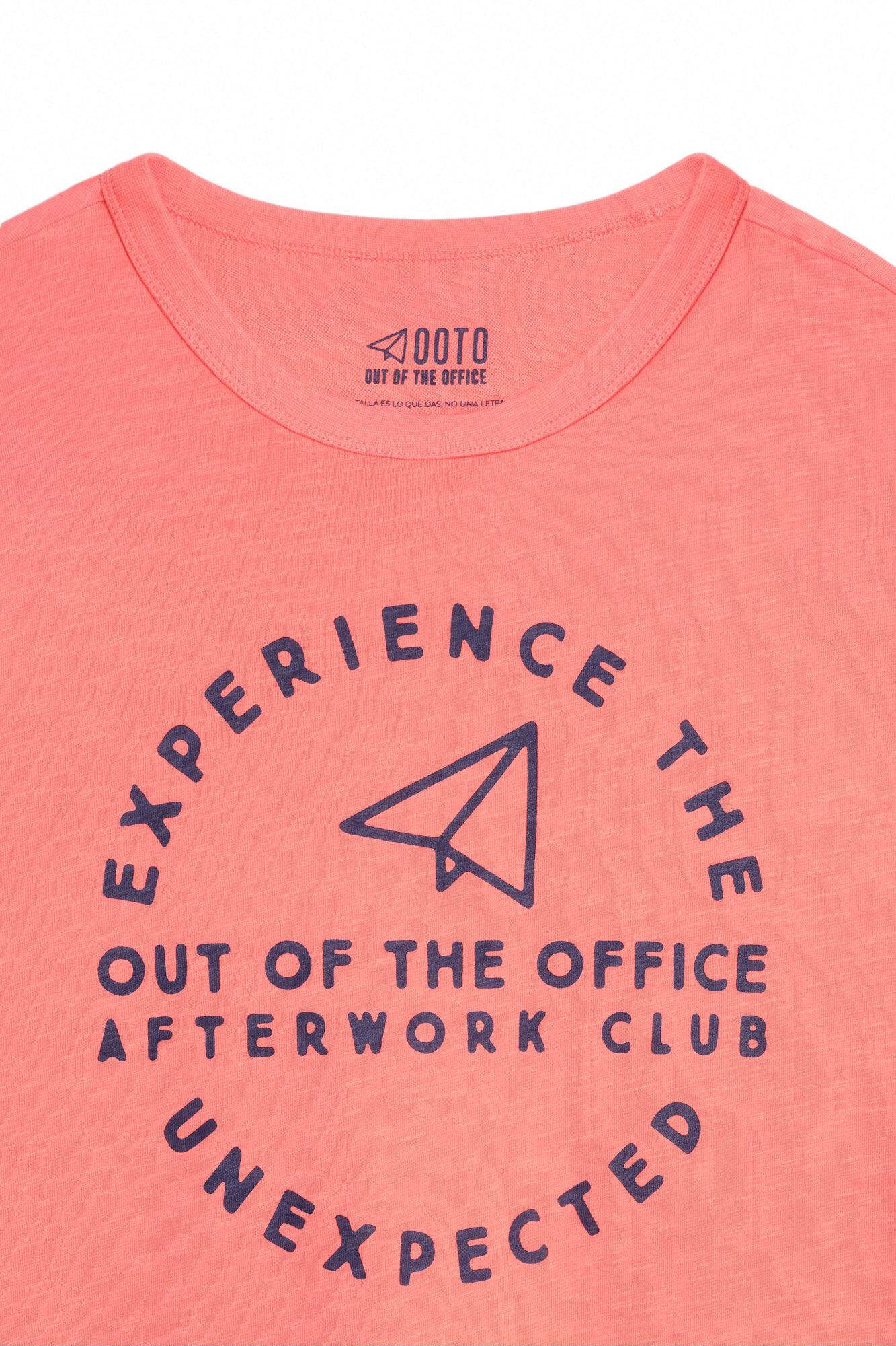 Camiseta com estampa frontal - Coral
