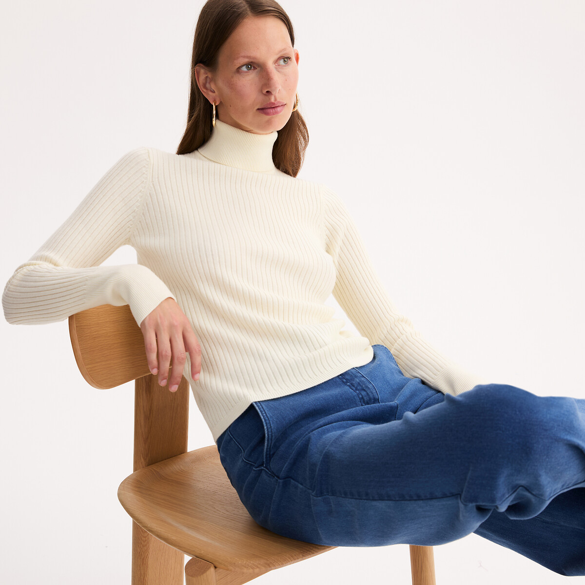 ANNE WEYBURN<br>Suéter de gola alta em malha canelada fina