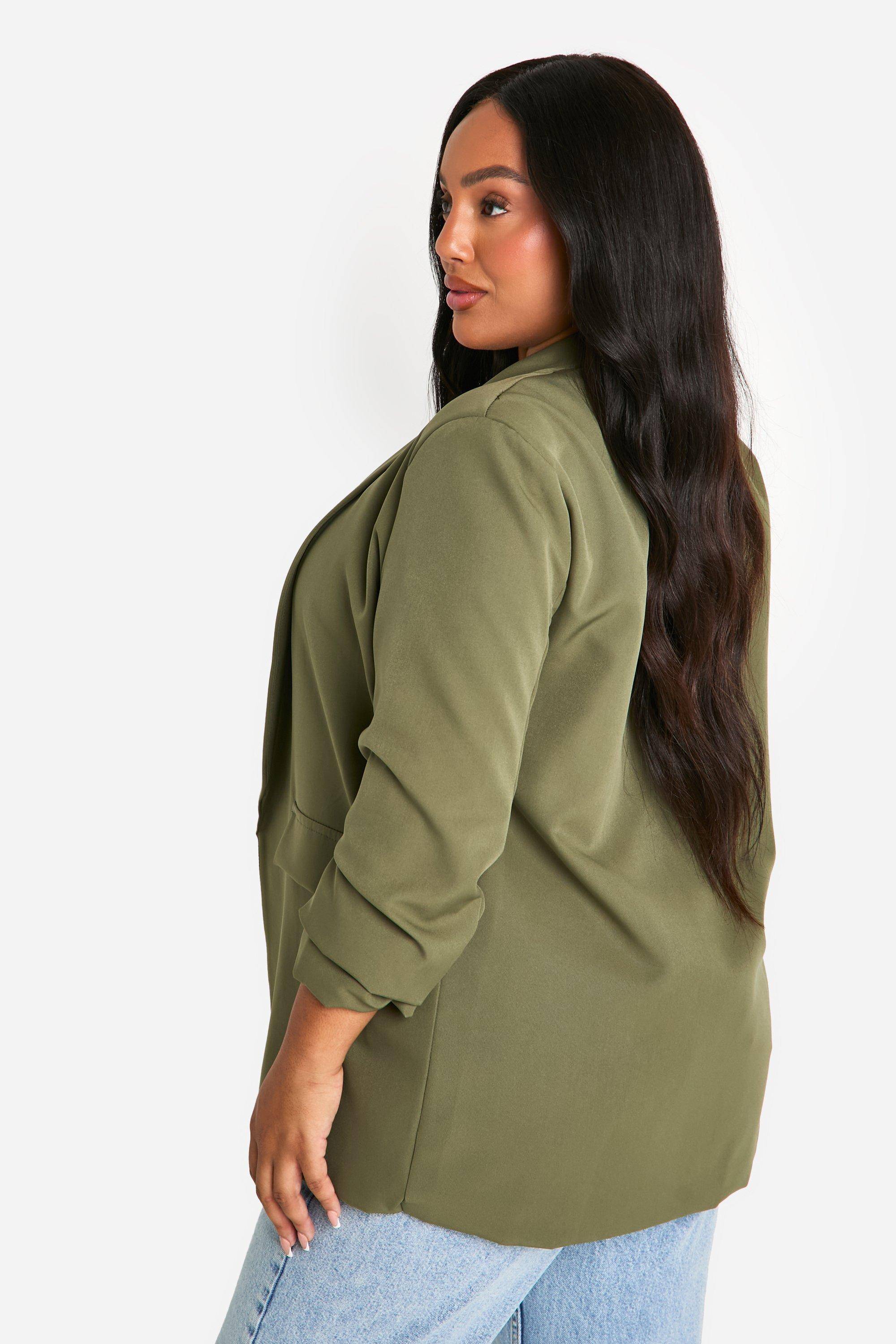 boohoo Blazer grande taille à détails de revers et manches froncées