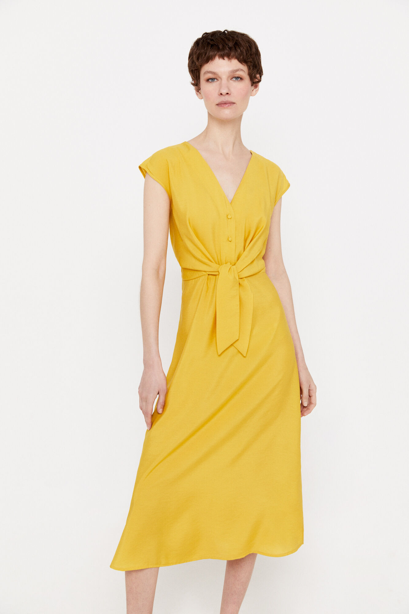 Vestido com amarração na cintura - Amarelo