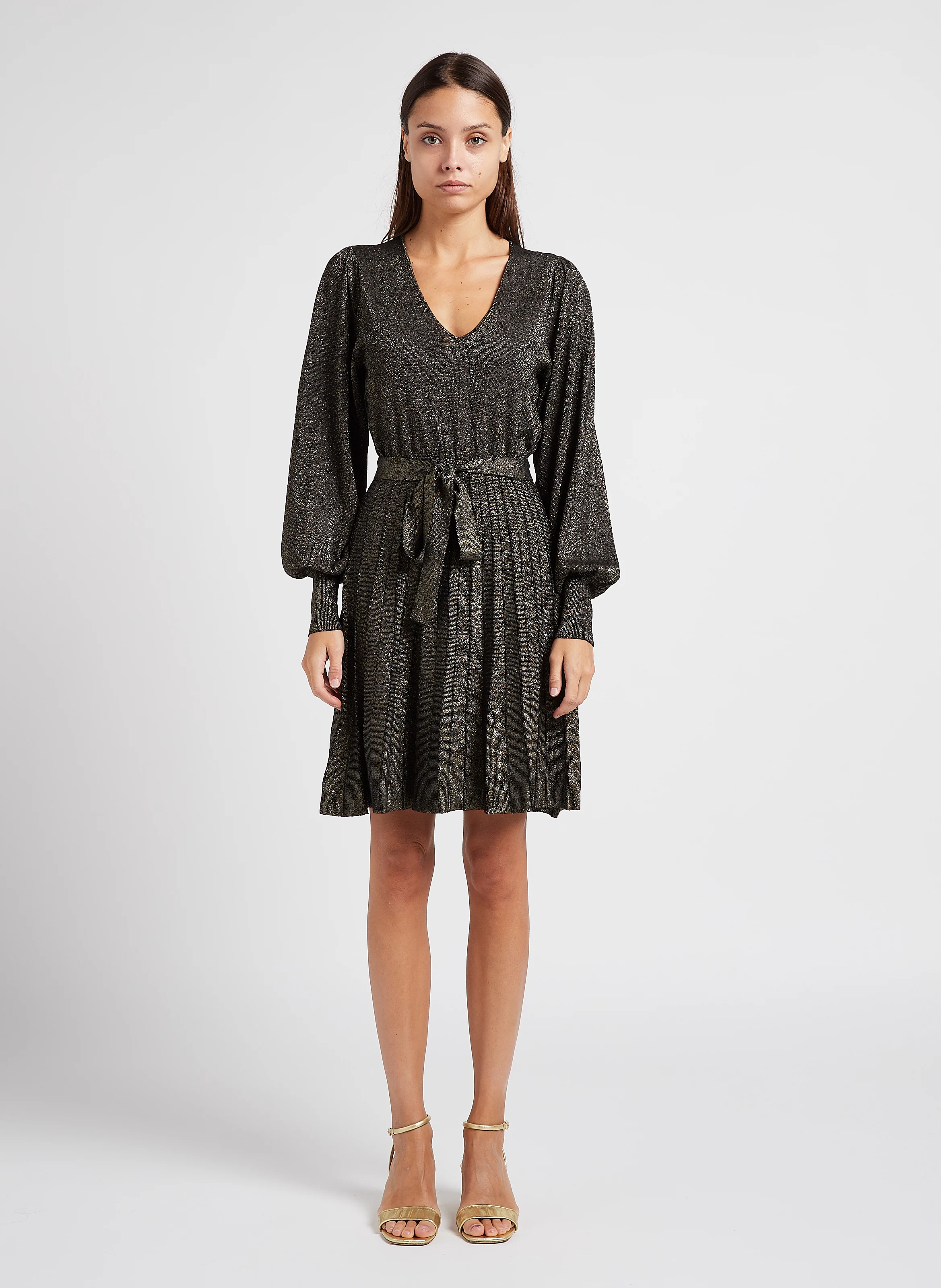 Robe courte ajustée encolure V| Noir