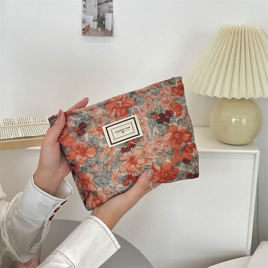 Cattle Farm - Make-uptasje met appliqué en bloemenprint