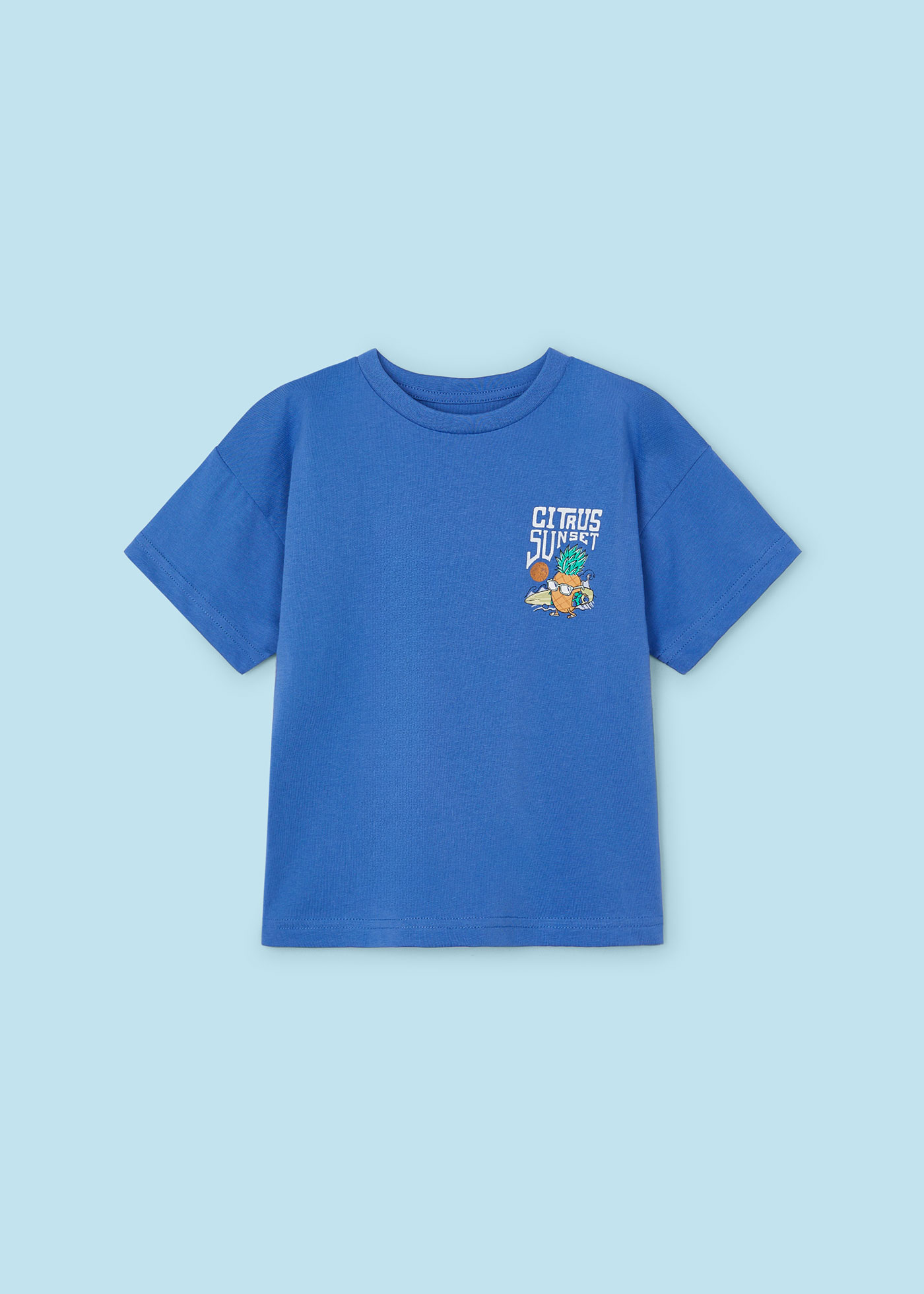 Camiseta infantil Better Cotton com estampa nas costas
