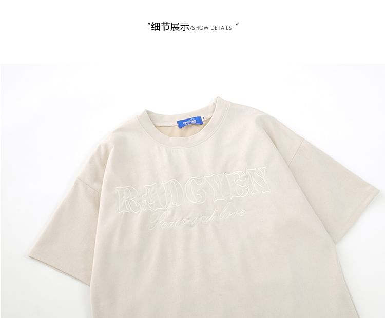 CHIC ERRO - T-shirt met korte mouwen, ronde hals en geborduurde letters