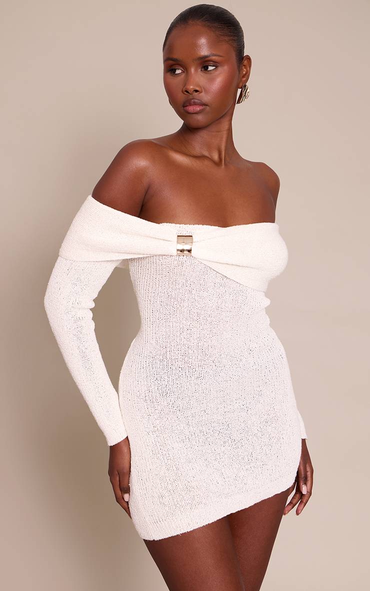Crème Robe En Maille À Encolure Bardot Avec Détails Dorés