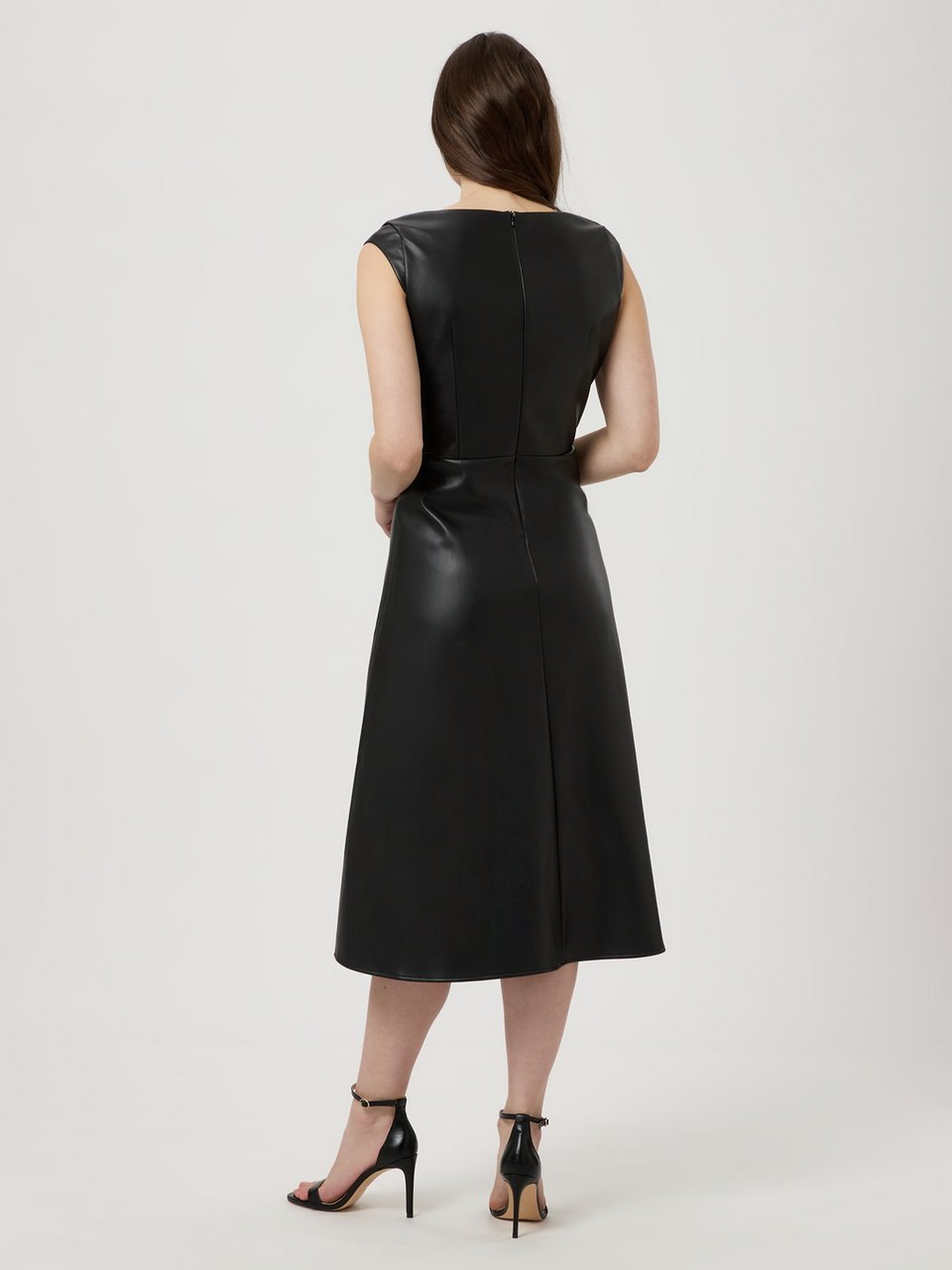 Träger-Kleid