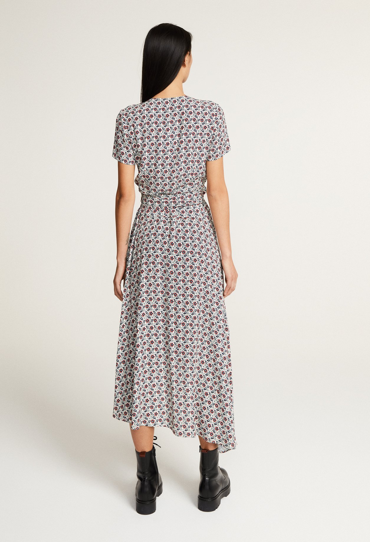 Robe cache-c&oelig;ur &agrave; motifs fleuris
