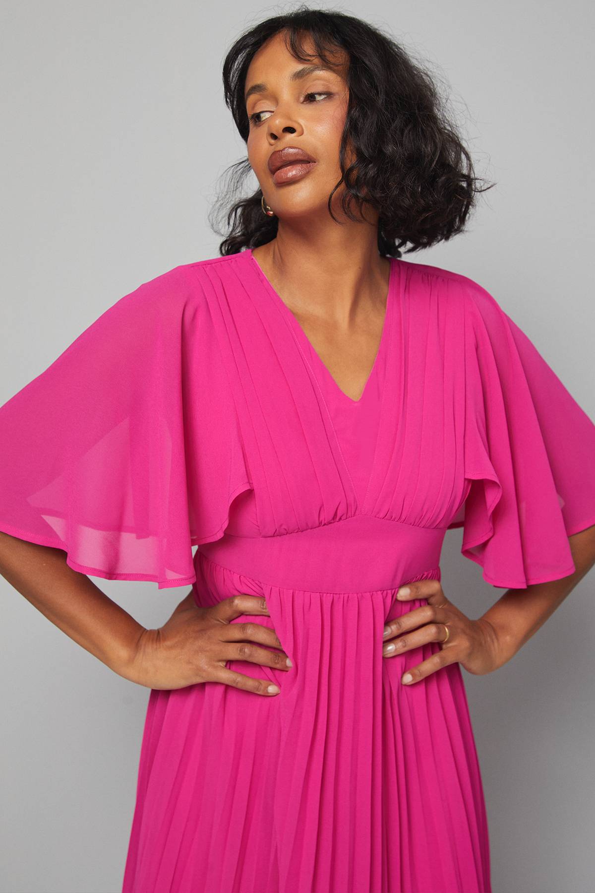 Wallis Robe Midi à Manches Cape Plissée