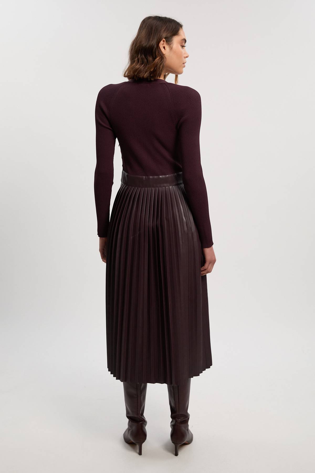 KarenMillen Robe Mi-longue Tricotée Plissée à Détails Patte en Mélange Viscose Côtelée et synthétique