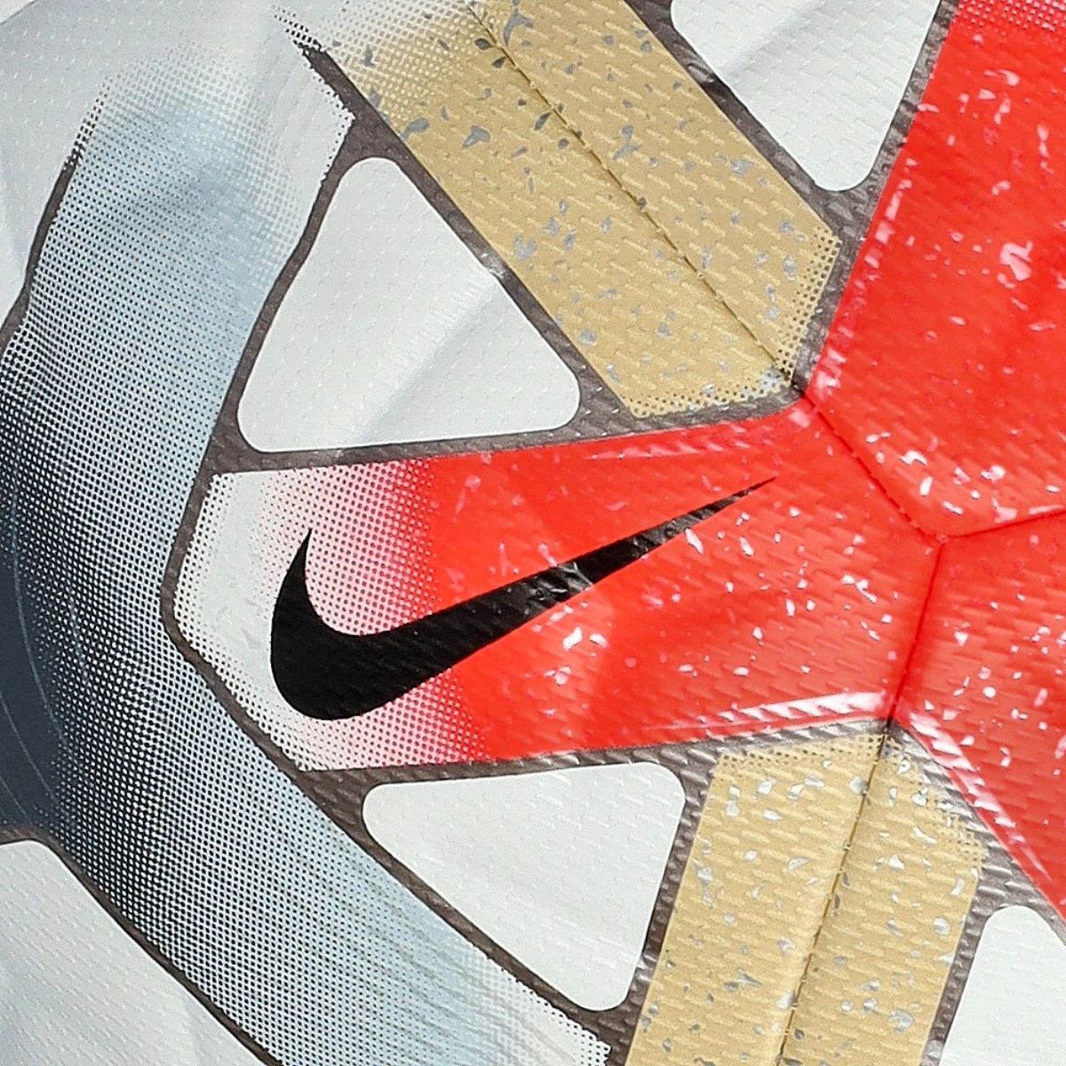 Bola Nike Academy Plus