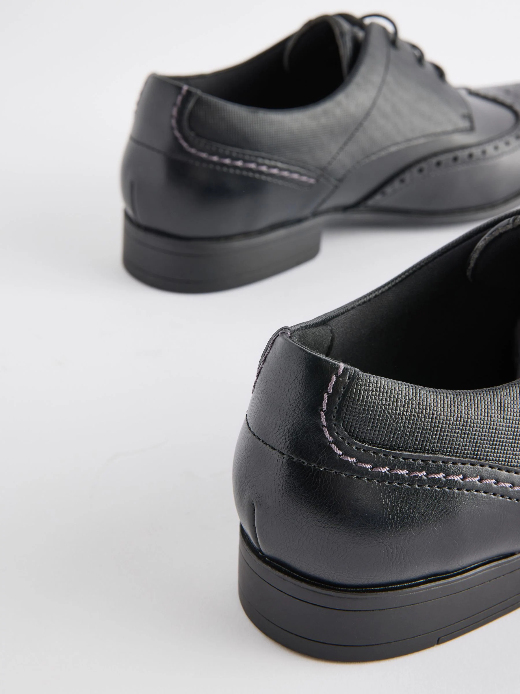 Zwart - Wijde pasvorm - Brogueschoenen