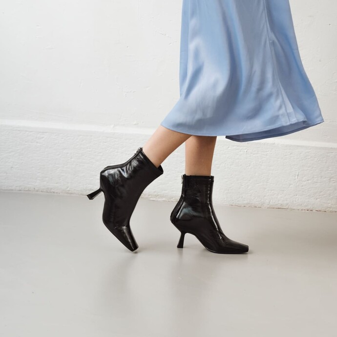 Bottines à talon  en cuir brillant noir