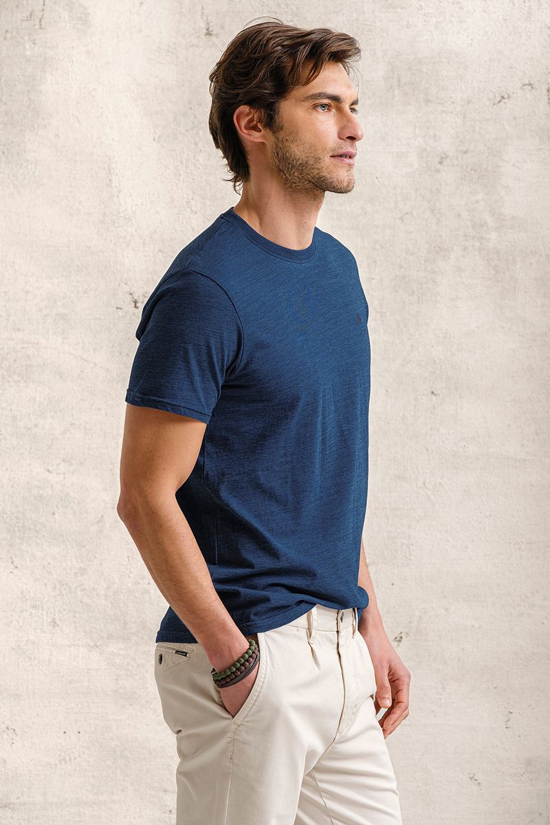 T-SHIRT DENIM LOOK