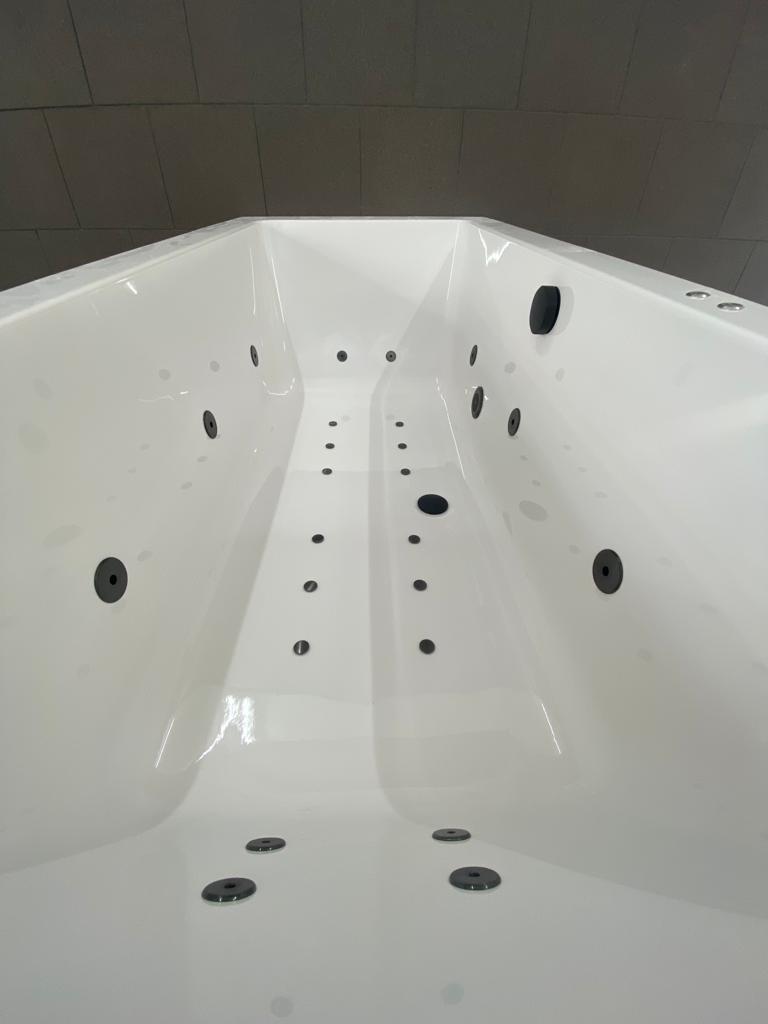 Lambini Designs Cube bubbelbad 170x75cm elektronisch 6 4 2 hydrojets en 12 aerojets zwart