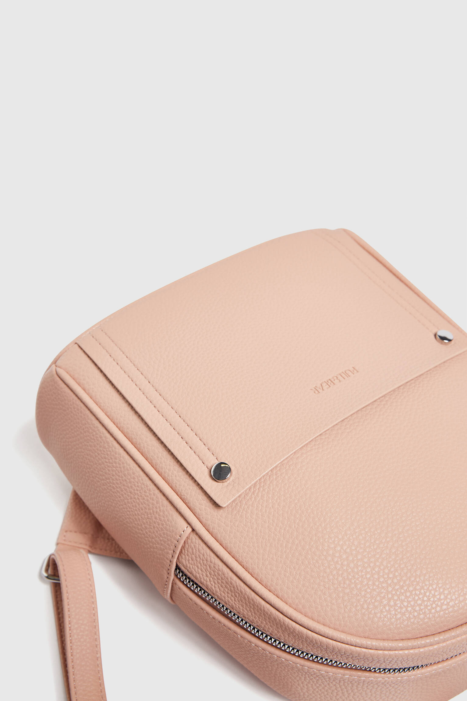 MOCHILA URBANA COM DETALHE DE BOLSO - MAQUIAGEM