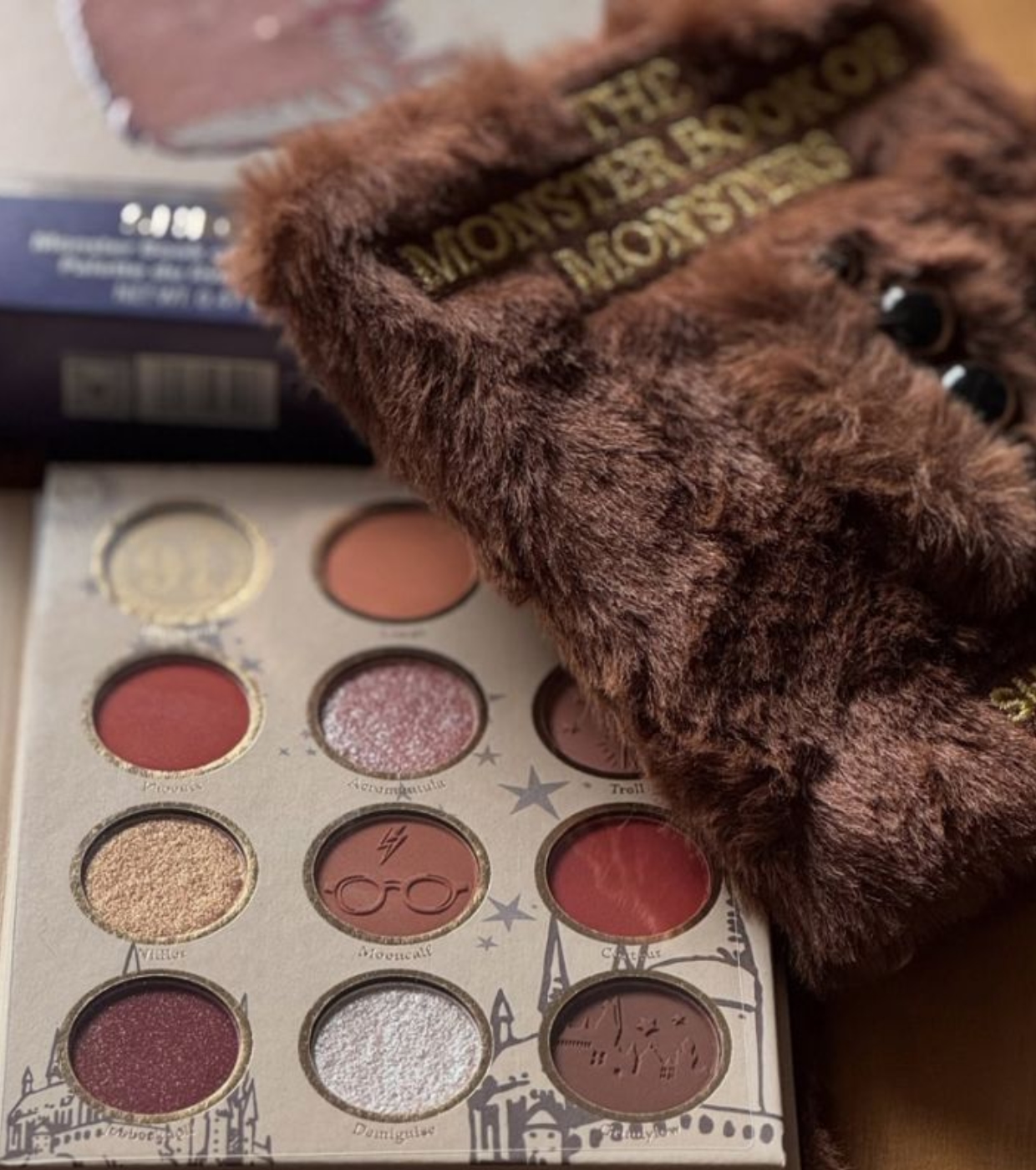 SHEGLAM - *Harry Potter* - Paleta de Sombras Monster Book of Monsters