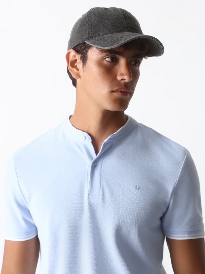Camisa polo com gola mandarim bordada - Azul Lavanda