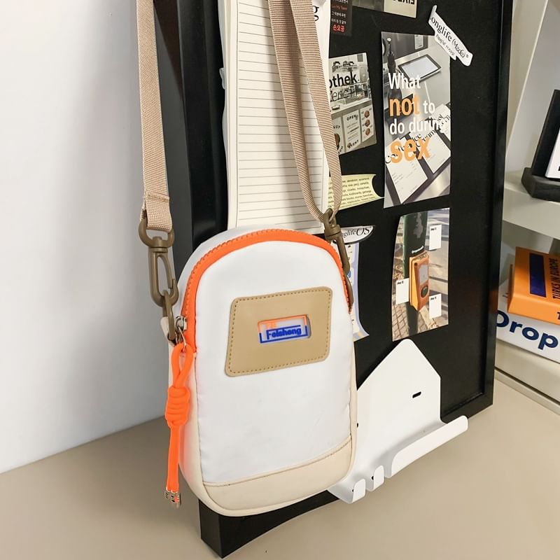 IOU - Nylon crossbodytas met applicaties