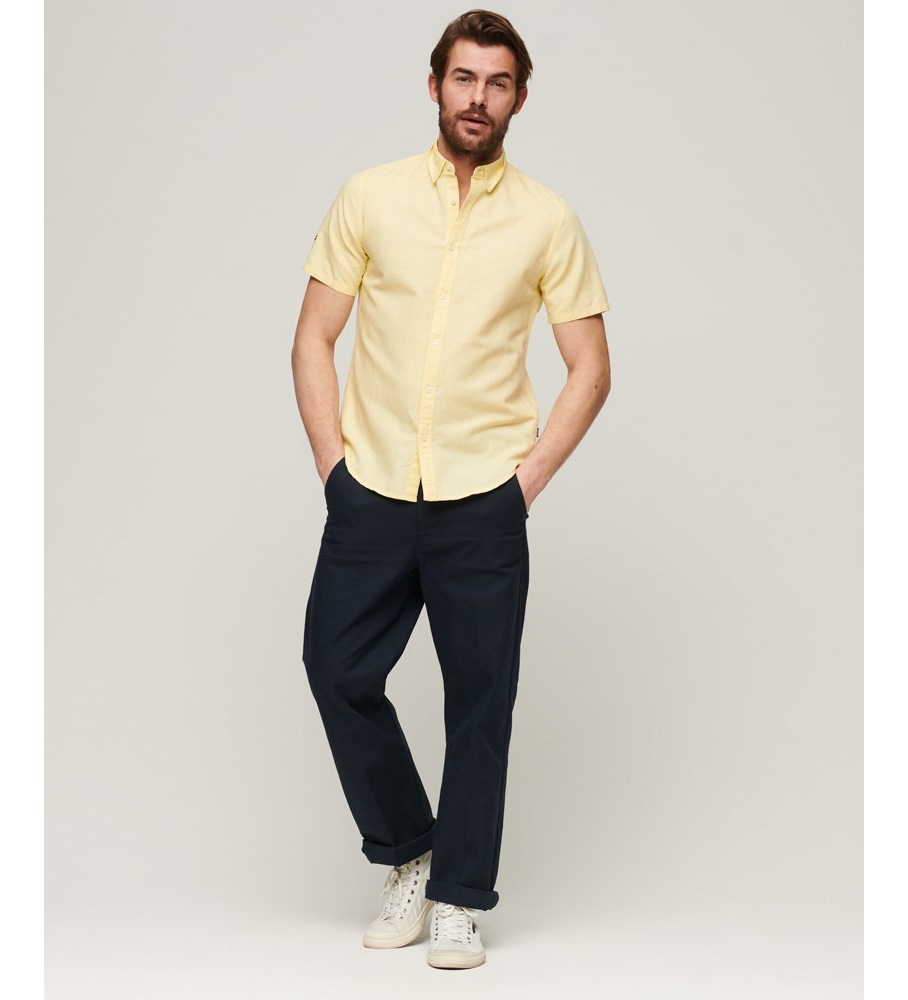 Camisa de manga curta Superdry em linho e algodão orgânico, amarela.